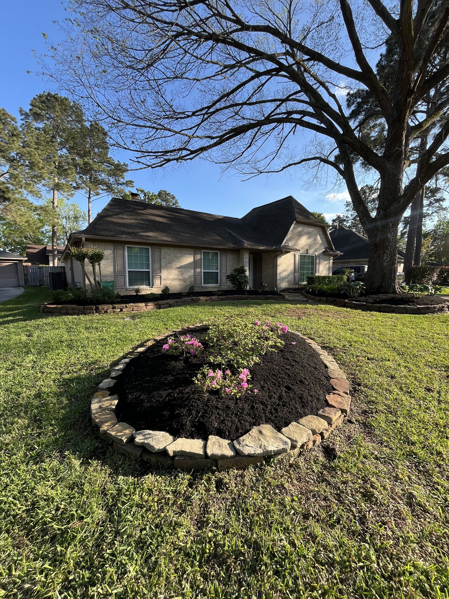 Front yard mulch installation and bed cleanup Houston TX